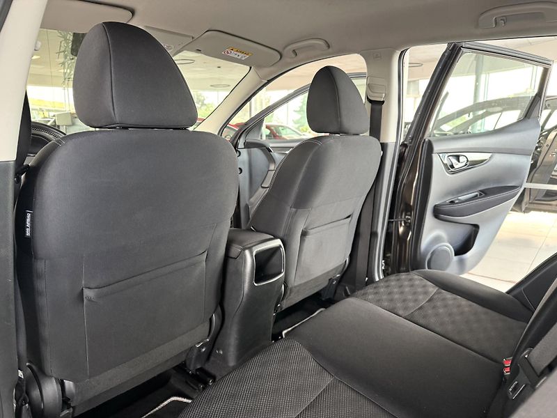 Nissan Qashqai 1,2DIG-T*Navi*Kamera*Tažné*ČR - fotka 17 z 32