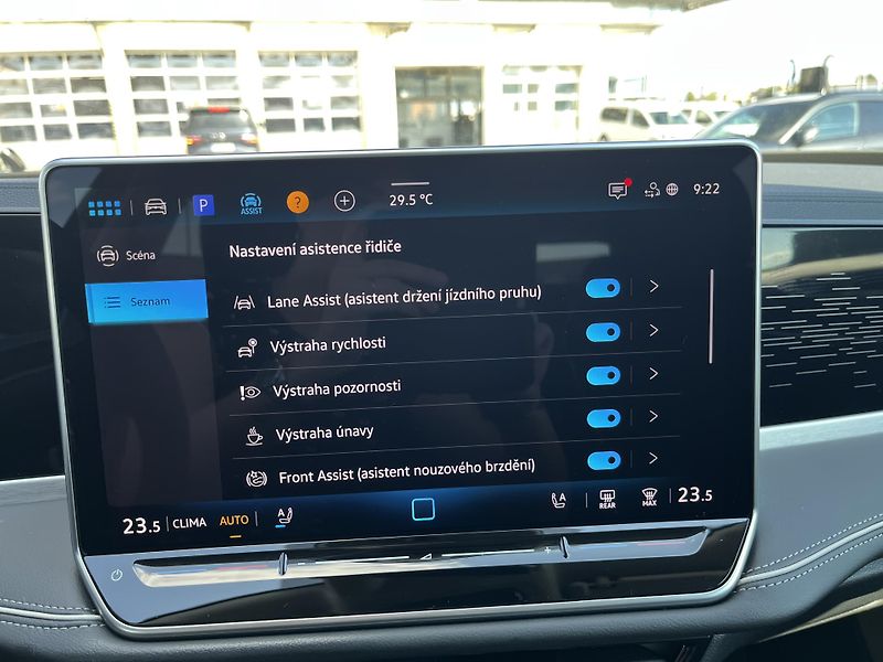 Volkswagen Passat ELEGANCE 2,0 TDI 7DSG 110 kW - fotka 18 z 25