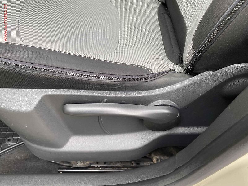 Renault Captur (2016) 0.9 TCe, ČR, AC, tempo, park - fotka 14 z 16