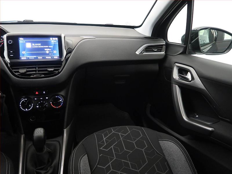 Peugeot 2008 (2019) 1.2 PureTech, ČR,1.maj - fotka 8 z 14