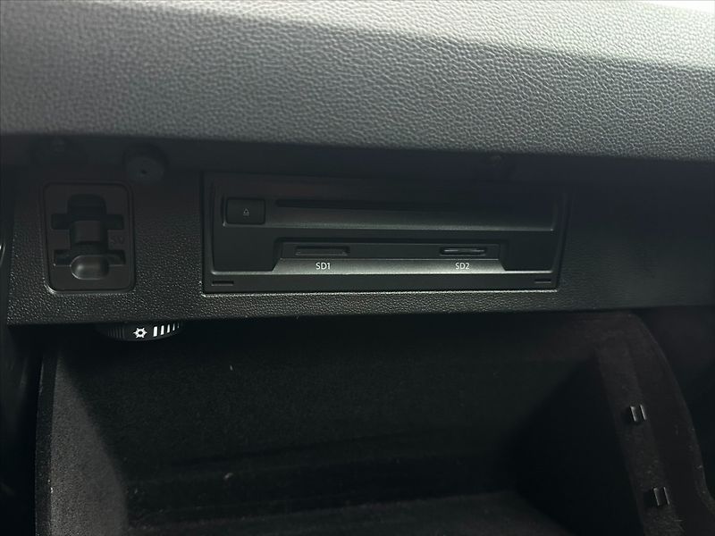 Volkswagen Passat 1,4 TSI 110kW-MANUAL!! - fotka 30 z 37