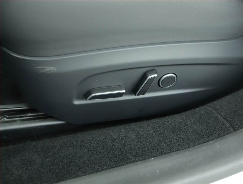 Tesla Model 3 (2023) Standard Range LFP, SoH 94% - fotka 19 z 21