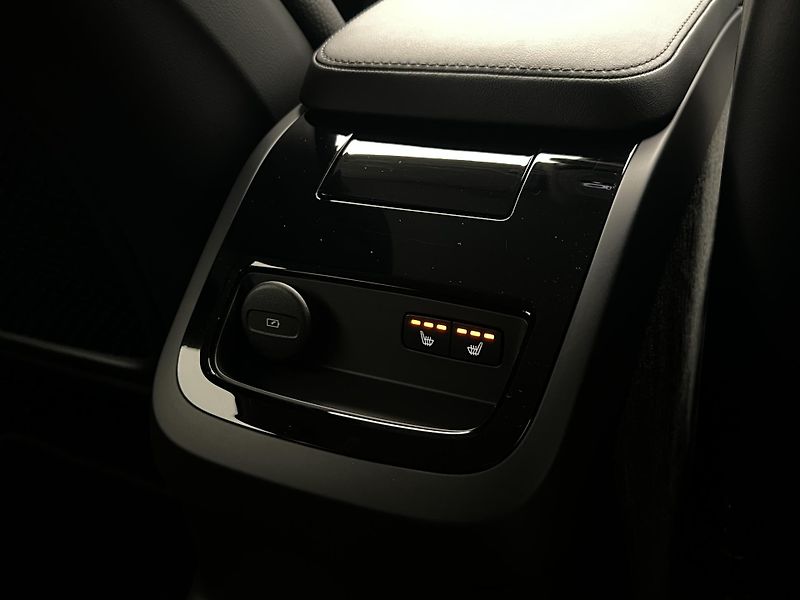 Volvo V90 T6 AWD DARK PLUS RECHARGE AUT - fotka 20 z 46