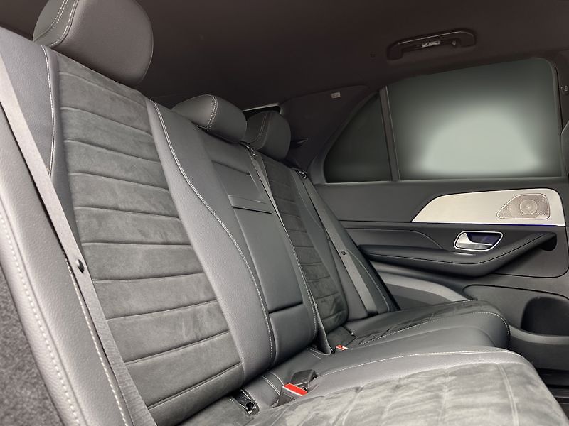 Mercedes-Benz GLE 300d 4MATIC AMG Line Airmatic - fotka 20 z 21