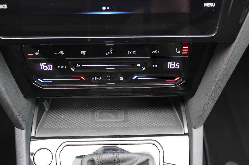 Volkswagen Passat (2022) 2.0 TDI DSG 147kW WEBASTO - fotka 33 z 35