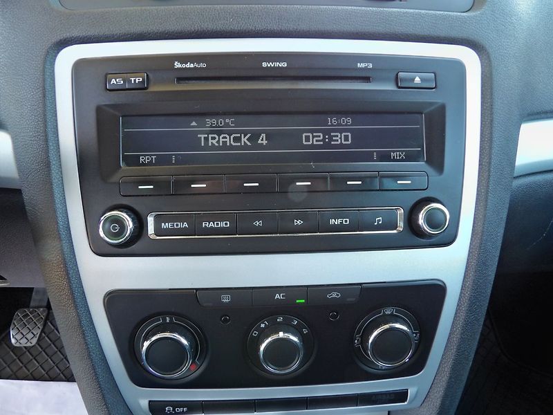Škoda Octavia 2.0TDI Family Tažné Serviska - fotka 8 z 29