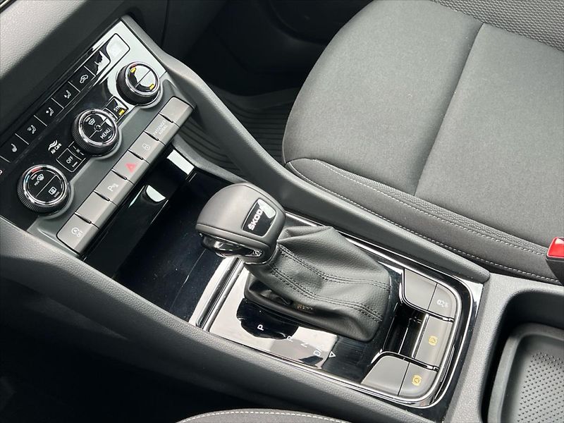 Škoda Karoq 1,5 TSi 110kW 7DSG AMBITION FR - fotka 18 z 27