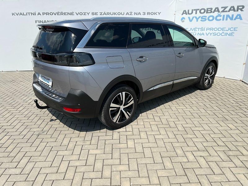 Peugeot 5008 (2021) 1.5HDi 96kW Allure+! Tažné! 7m - fotka 4 z 46