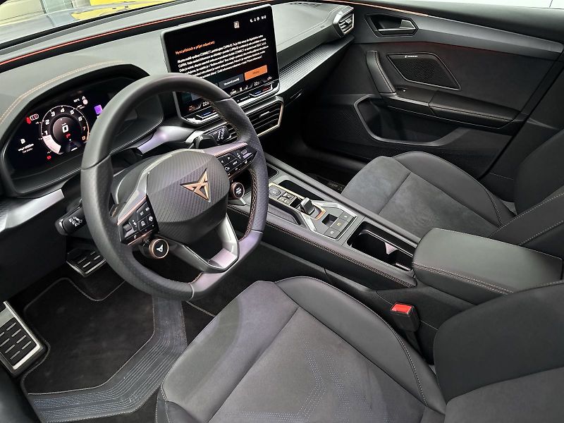 Cupra Leon (2026) SP 2.0 TSI 4WD DSG VZ - fotka 8 z 36