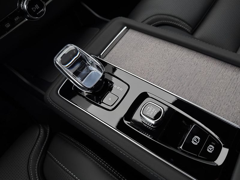 Volvo XC90 (2026) T8 AWD Plug-in DARK ULTRA 7 - fotka 26 z 29