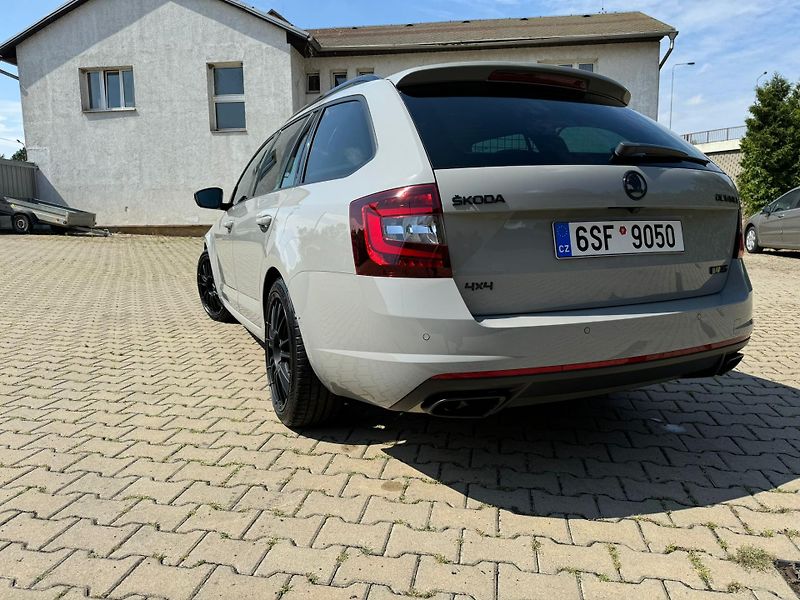 Škoda Octavia (2019) RS TDI 135KW  4x4 kombi  - fotka 3 z 30