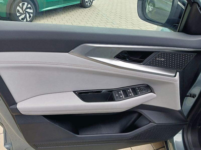Renault Espace (2026) Iconic full Hybrid E-Tech 200 - fotka 7 z 9