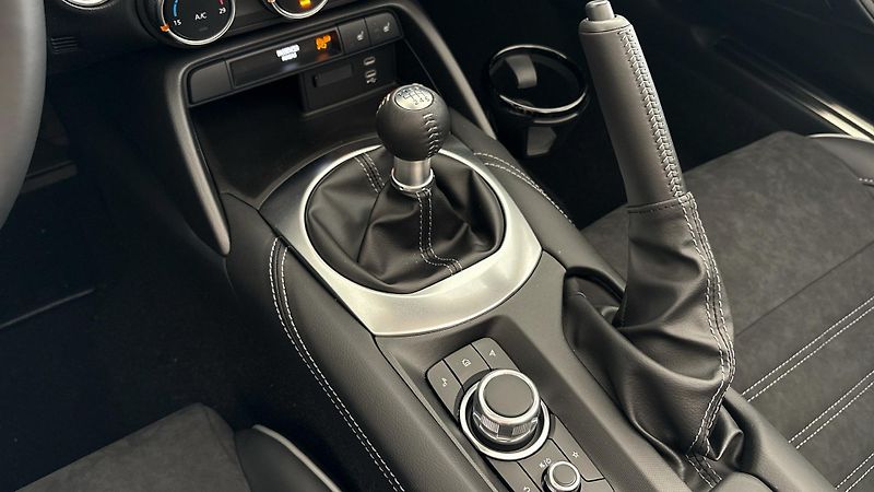 Mazda MX-5 (2026) 1.5 l G132 Homura Soft Top - fotka 14 z 20