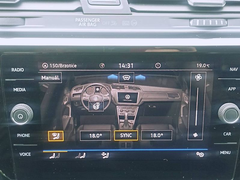 Volkswagen Touran (2021) 1.5TSI 110kW 7míst výhřevy - fotka 12 z 35