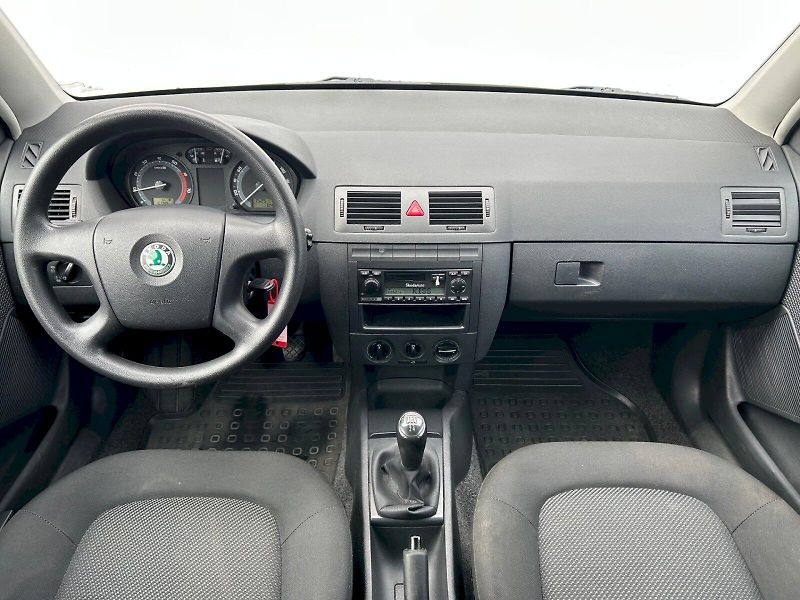 Škoda Fabia (2008) Ambiente 1.2 HTP 47 kW Combi - fotka 5 z 22