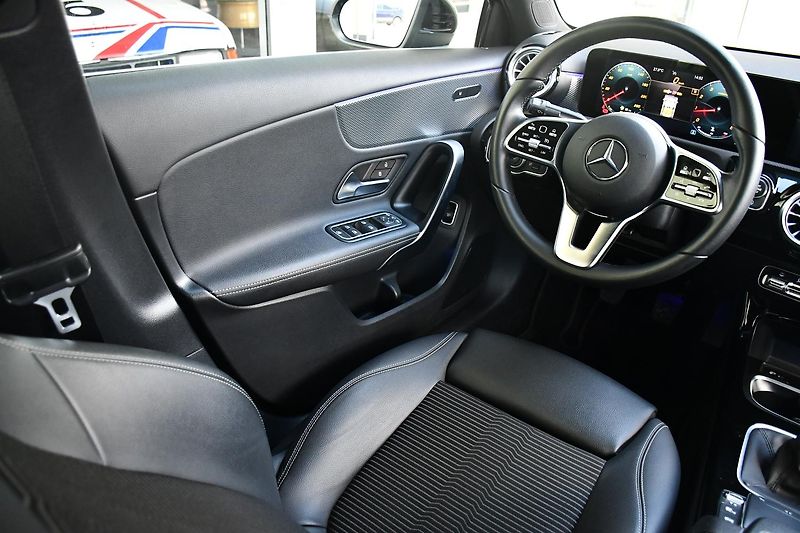 Mercedes-Benz Třídy A A180 NTOP ČR 1M - fotka 22 z 54