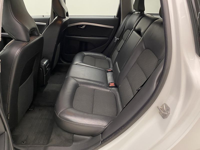 Volvo V70 D4 AWD MOMENTUM REZERVACE - fotka 5 z 46