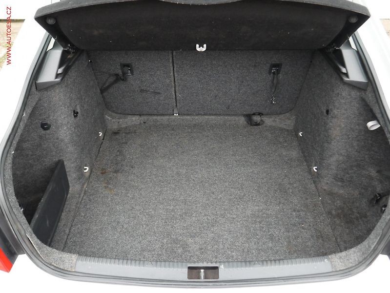 Škoda Octavia (2015) 2.0 TDi, ČR, Ambition - fotka 7 z 20