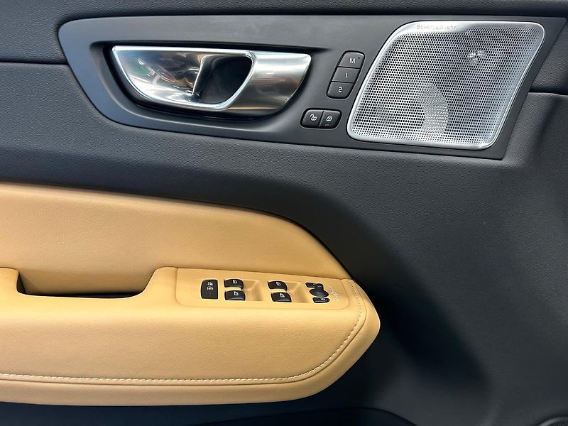 Volvo XC60 (2023) T8 AWD Ultimate+ DARK záruka - fotka 16 z 31