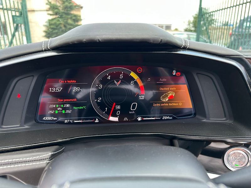 Chevrolet Corvette (2022) C8 Stingray 6.2 V8 354kW Targa - fotka 30 z 33