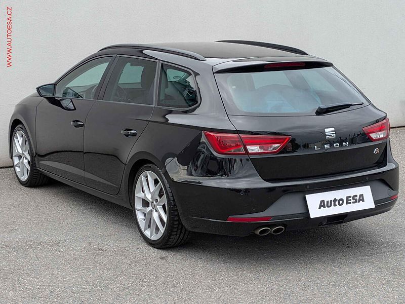 Seat Leon (2015) 2.0 TDi, FR, LED, navi - fotka 4 z 17