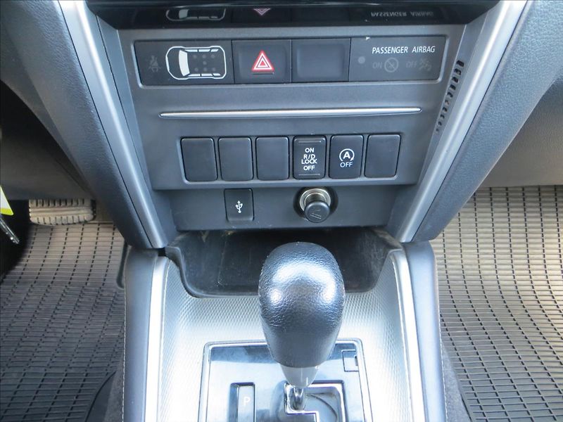 Mitsubishi L200 2,3 DI-D INTENSE 4WD AUT - fotka 14 z 23