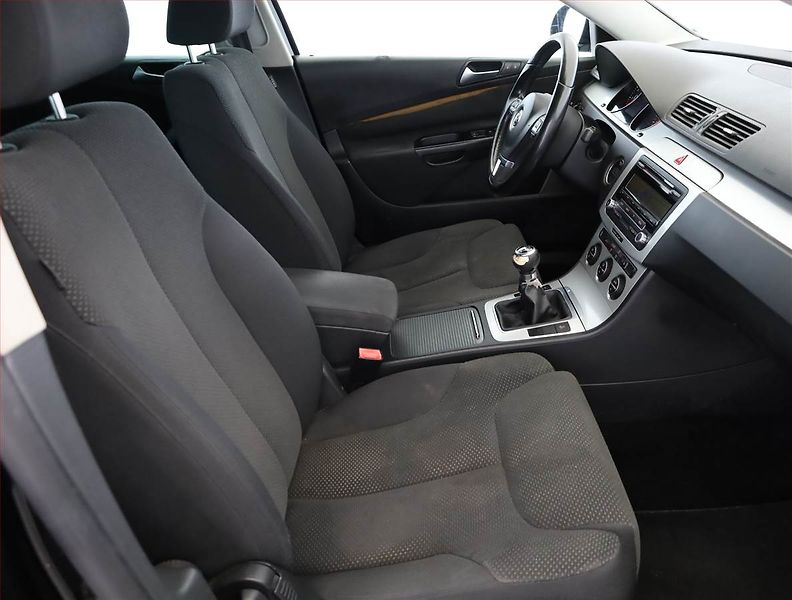 Volkswagen Passat (2009) 1.4 TSI EcoFuel, nová STK - fotka 7 z 14