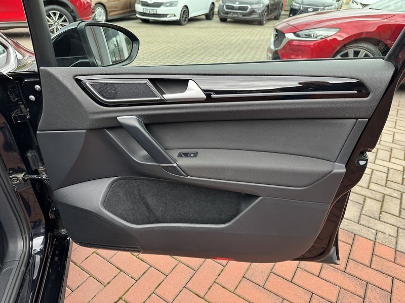 Volkswagen Golf Sportsvan (2015) 1.4TSi 92kW Xenony Navi - fotka 19 z 48