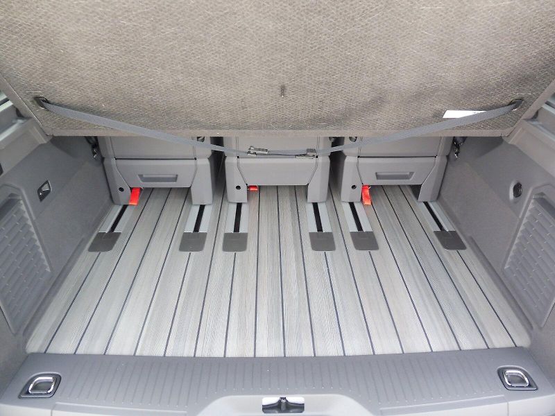 Volkswagen Multivan (2025) Long Life 2,0 TSI 150kW DSG - fotka 22 z 29