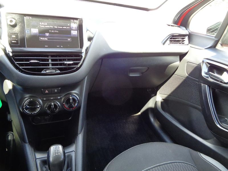 Peugeot 208 (2016) 1.2i  KOUPENO ČR - fotka 10 z 10
