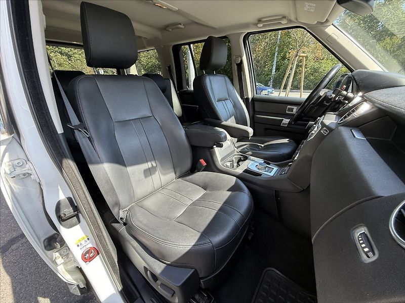Land Rover Discovery 3,0 4 TDV6 HSE - fotka 15 z 23