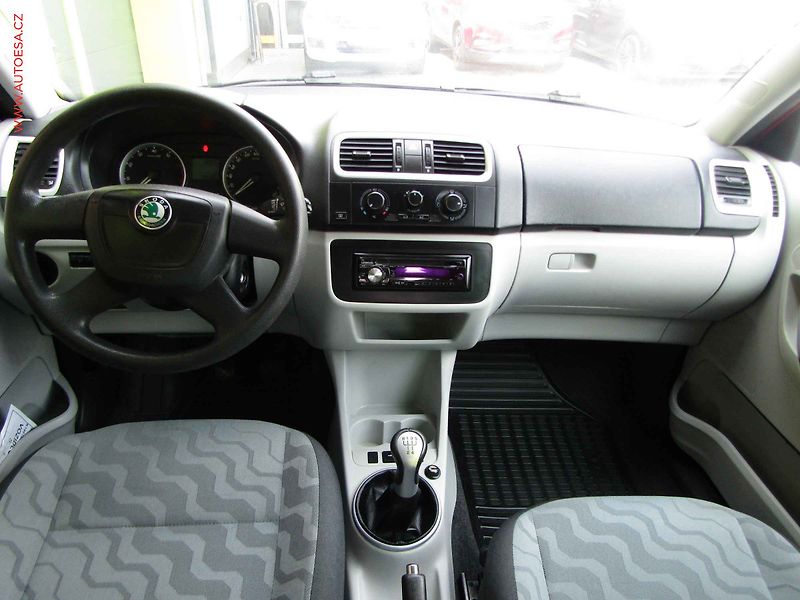 Škoda Fabia (2010) 1.2 i, AC, park.čidla - fotka 8 z 15