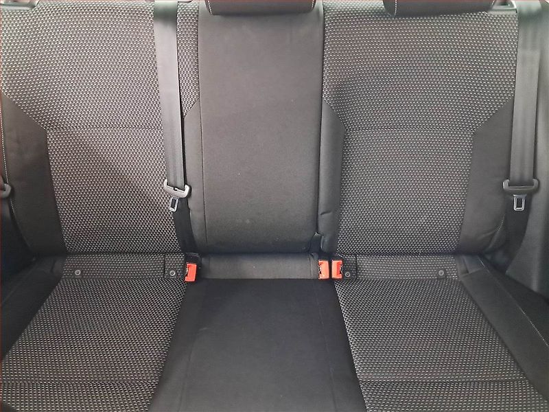 Škoda Rapid (2015) Ambition 1.2 TSI, ČR,1.maj - fotka 10 z 17