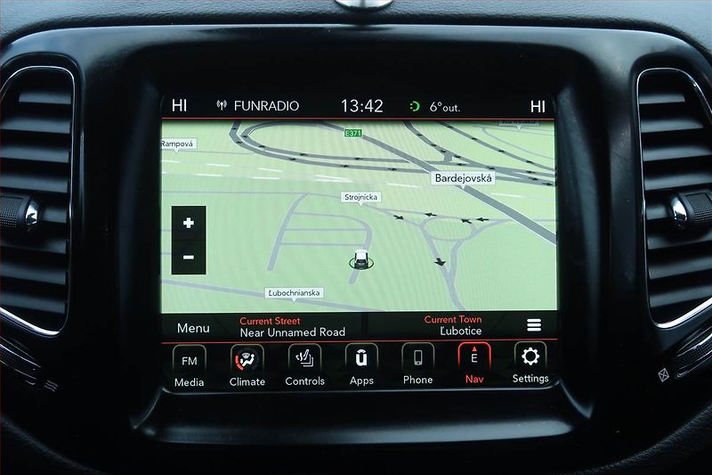 Jeep Compass (2020) 1.4 MultiAir, 4X4, Automat - fotka 16 z 24