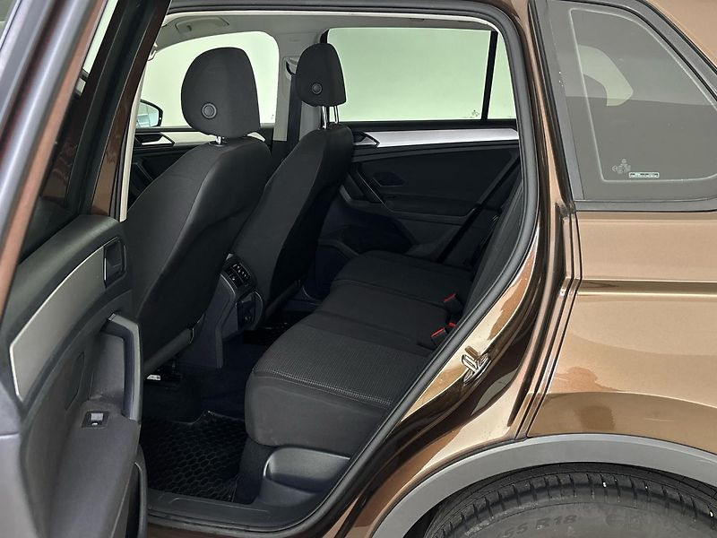 Volkswagen Tiguan Trendline DSG - fotka 8 z 27