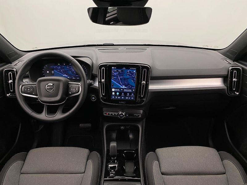 Volvo XC40 B3 AUT DARK PLUS - fotka 2 z 62