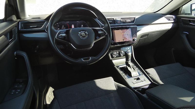 Škoda Superb Combi 2,0 TDI DSG Style - fotka 5 z 25