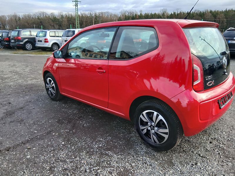 Volkswagen up! 1.0, 44 kW - fotka 14 z 33