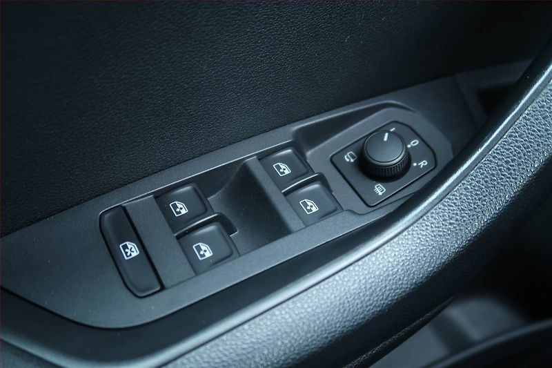 Škoda Karoq (2019) 1.6 TDI - fotka 21 z 25