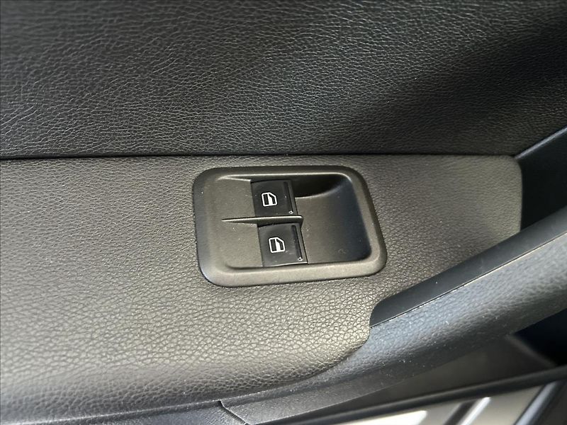 Škoda Yeti 1,2   TSI 81kW,SERVISKA - fotka 11 z 21