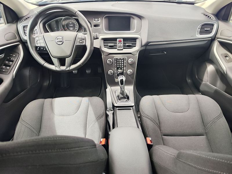 Volvo V40 2.0i/90kW kinetic - fotka 11 z 27