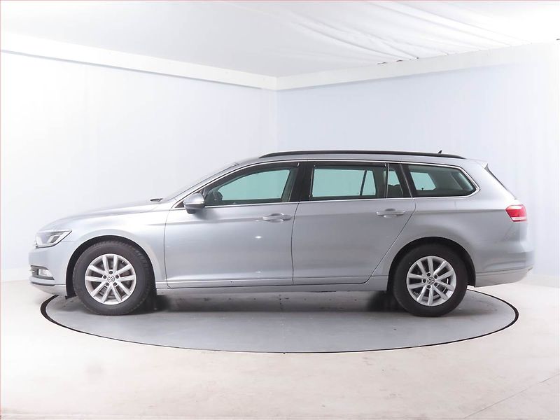 Volkswagen Passat (2018) Comfortline 2.0 TDI, Navi - fotka 3 z 16