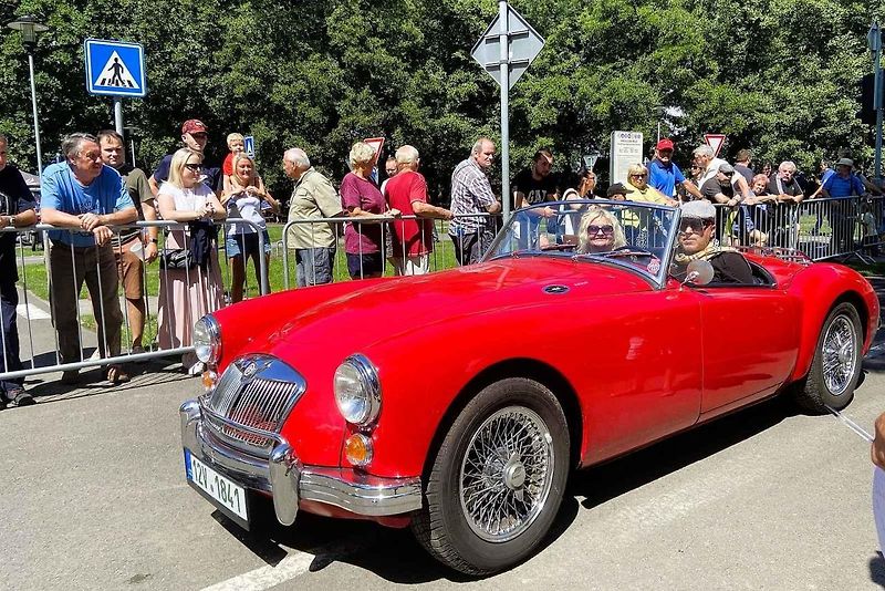 Přehlídka silničních veteránů a historických plavek v Hobbyparku, Bohumín, 2. 8. 2025