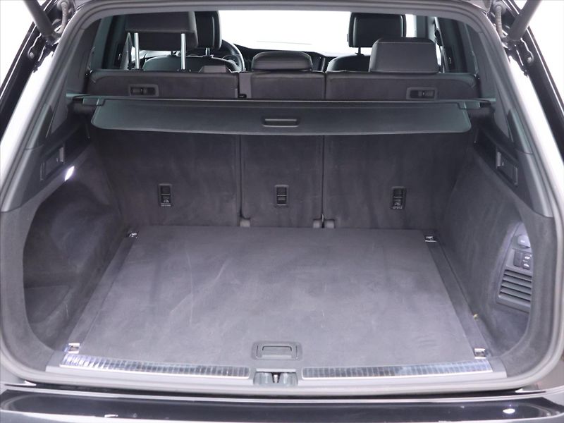 Volkswagen Touareg 3,0 R-Line Tiptronic CZ DPH - fotka 10 z 31