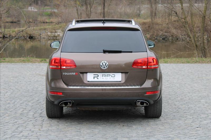 Volkswagen Touareg 3.0 TDI V6/PANOR/TAŽNÉ/NEZ.TOP - fotka 5 z 39