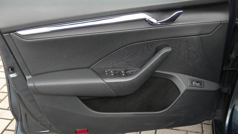 Škoda Octavia 2,0 TDI Style - fotka 8 z 25