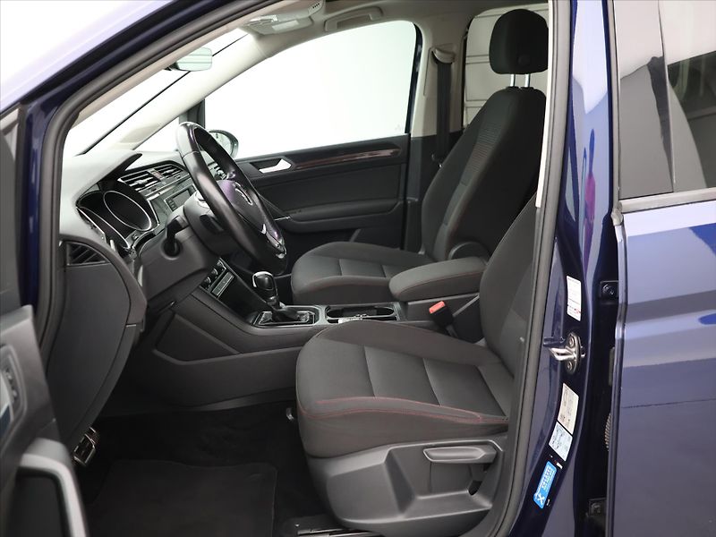 Volkswagen Touran 2,0 TDI 110kW DSG Sound 7-Míst - fotka 11 z 34