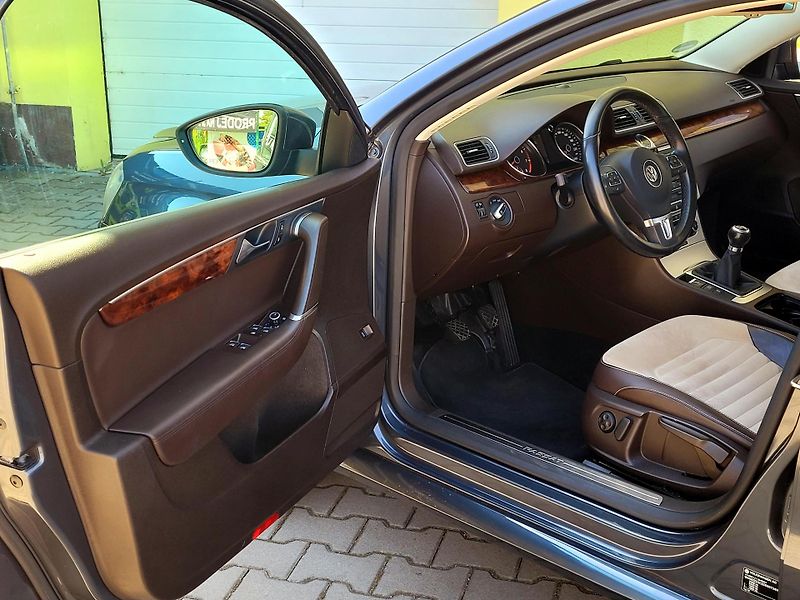 Volkswagen Passat TSi HIGHLINE,málo najeto  - fotka 34 z 51