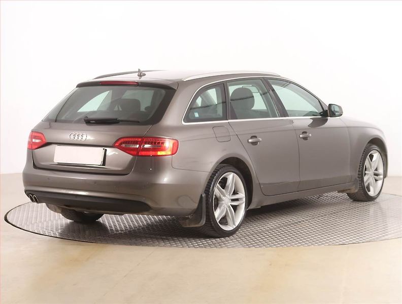 Audi A4 (2013) Ambition 2.0 TDI, Automat - fotka 5 z 14