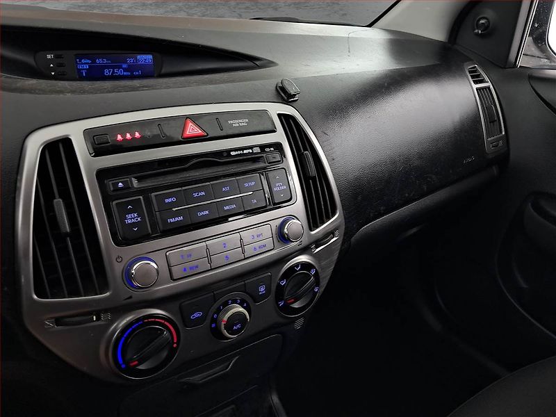Hyundai i20 (2013) 1.2, ČR,1.maj, Serv.kniha - fotka 12 z 17